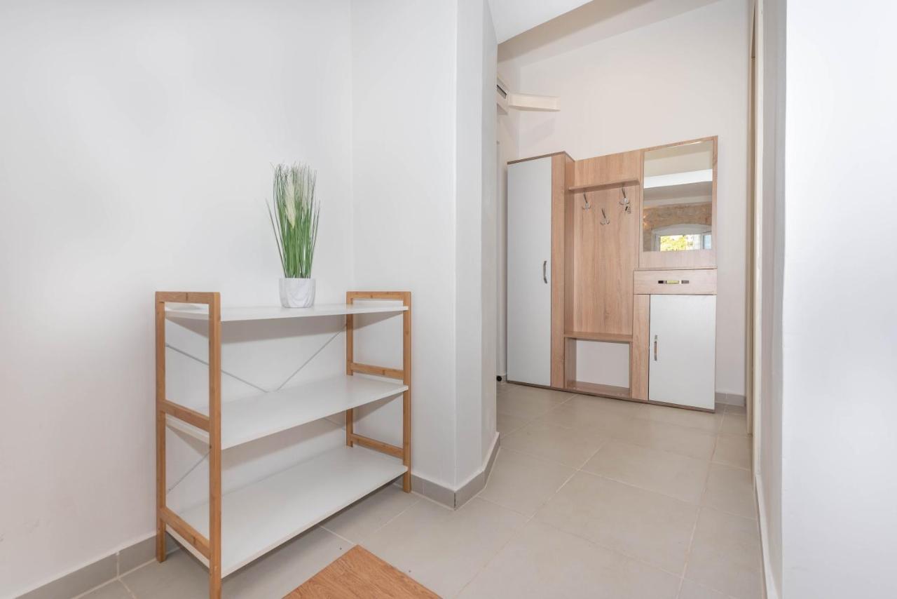 Apartment Forteca Lux เปราสต์ ภายนอก รูปภาพ