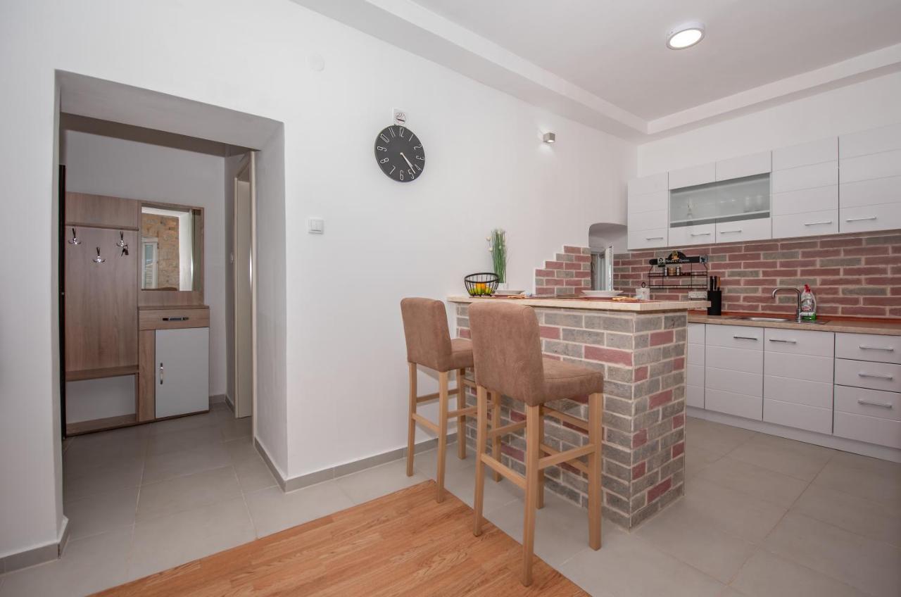 Apartment Forteca Lux เปราสต์ ภายนอก รูปภาพ