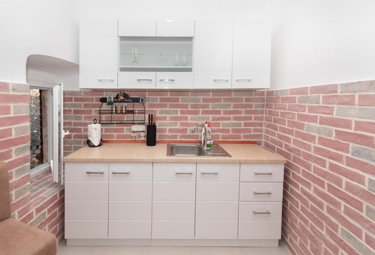 Apartment Forteca Lux เปราสต์ ภายนอก รูปภาพ